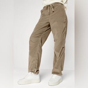 HOLLISTER CORDUROY HIGH-RISE BAGGY PARACHUTE PANTS - Size XS short